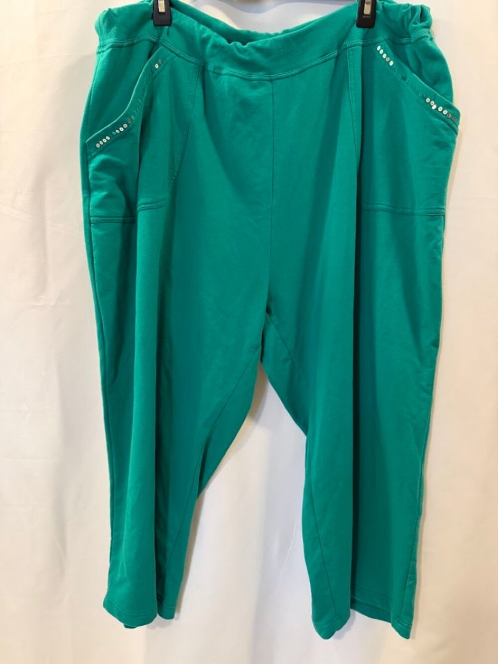 ONQUE WOMAN Green Color Capri Pants - 3x